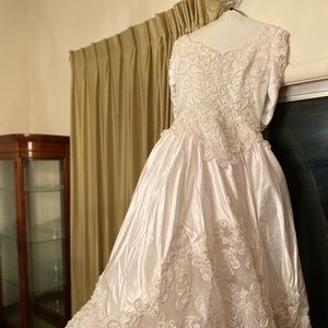 Pearl Embellished Gorgeous Wedding Gown & Veil